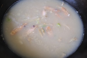 Low-calorie Fast and Delicious Fresh Shrimp and White Jade Mushroom (seafood Mushroom) Soup recipe