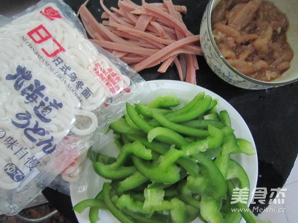 Fried Udon with Three Shredded Shrimp recipe