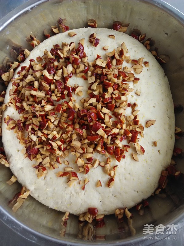 Two Mixed Noodles and Red Dates Steamed Buns recipe