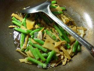 Stir-fried Bamboo Shoots with Plum Beans recipe