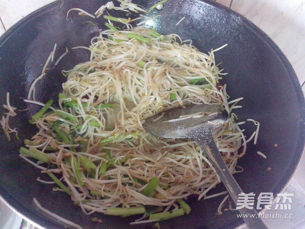 Celery Stir-fried Bean Sprouts recipe