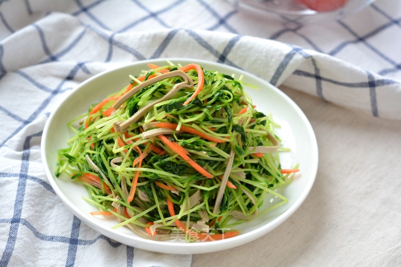 Pea Sprouts Mixed with Tofu Shreds recipe