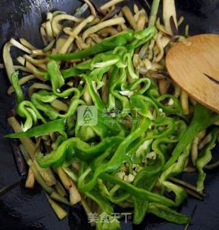 Eggplant Strips with Garlic and Green Pepper recipe