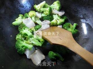 Stir-fried Broccoli with Salt and Pork recipe