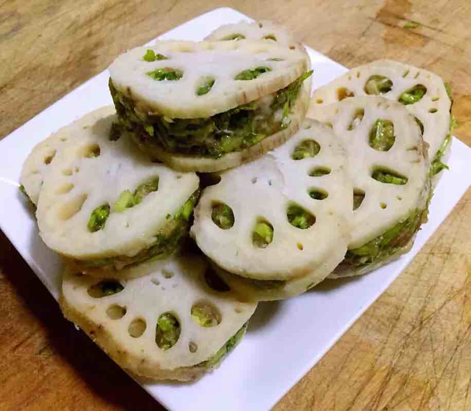 Fried Lotus Root Tongs with Fresh Meat and Coriander recipe