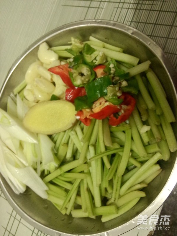 Stir-fried Shredded Sweet Potato Stems recipe