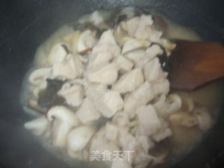 Diced Chicken with Mushrooms and Oyster Sauce recipe