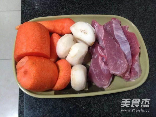 Carrot Horseshoe Lean Meat Soup recipe