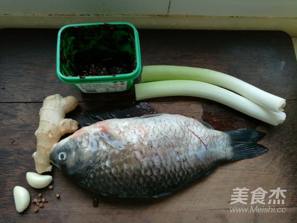 Stewed Crucian Carp with Sauce recipe