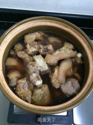 Chestnut Pig Feet recipe