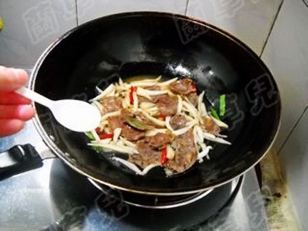 Sour and Spicy Beef Braised Noodles recipe