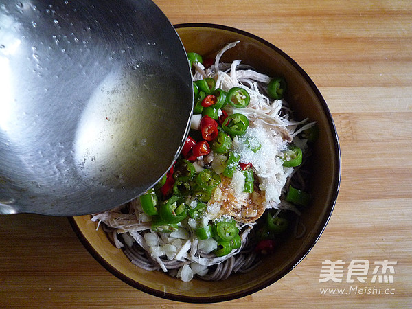 Sour and Spicy Chicken Soba Cold Noodles recipe