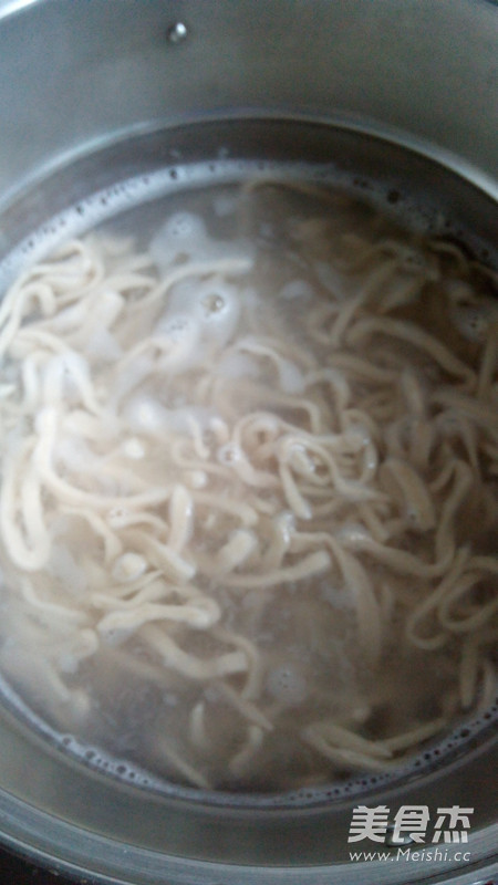 Noodles with Mushroom Spicy Sauce recipe