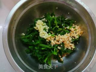 Chopped Peanuts Mixed with Celery Leaves recipe