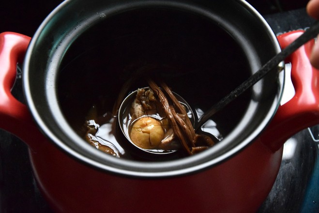 Tea Tree Mushroom Chestnut Pig Tendon Soup recipe