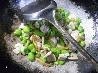 Fried Broad Beans with Mustard and Mushrooms recipe