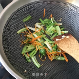 Fried Goose Eggs with Bitter Chrysanthemum recipe