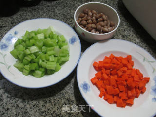 Stir-fried Celery with Peanuts and Carrots recipe