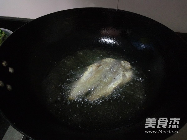 Secret Crispy Sweet and Sour Yellow Croaker recipe