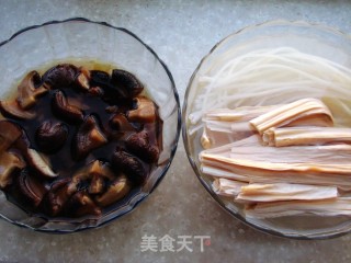 Black Rice Noodles and Wheat Ears Stuffed Bun recipe