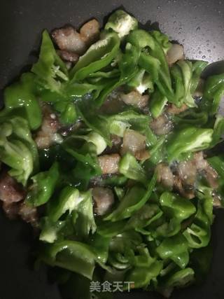 Fried Pork with Chili recipe