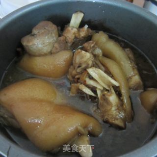 Sauce-flavored Pig's Feet Dipped in Sauce---the Taste is Different---hakka Cuisine recipe