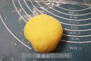 Shelled Bean Paste Buns, Pumpkin Meat Buns, Bear Paw Meat Buns Made of Pumpkin Puree recipe