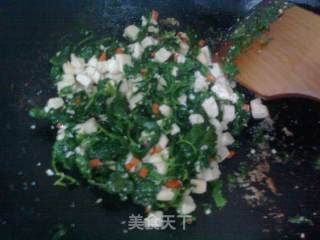 Stir-fried Tofu with Celery Leaves recipe