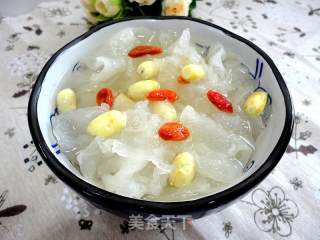 White Fungus and Lotus Seed Soup recipe