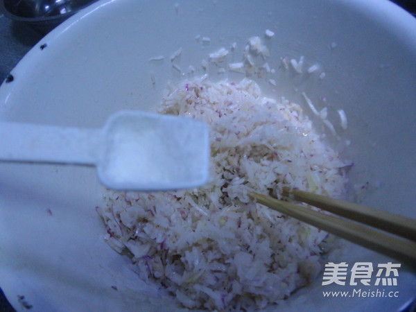 Steamed Dumplings with Radish Soba recipe