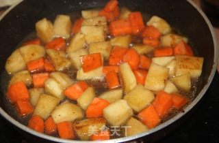 Home Cooking-braised Pork with Black Garlic and Beans recipe