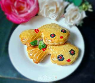 Goldfish Bean Paste Mooncake recipe