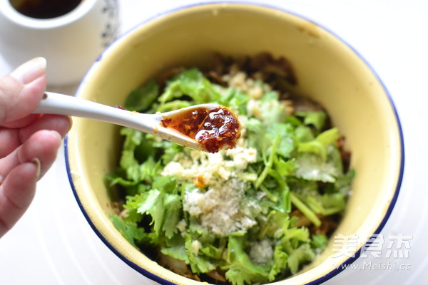 Stir-fried Belly with Red Oil and Coriander recipe