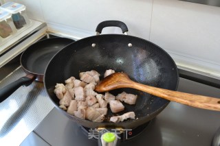 The Chestnuts are Cooked 【broiled Pork with Chestnuts】 recipe