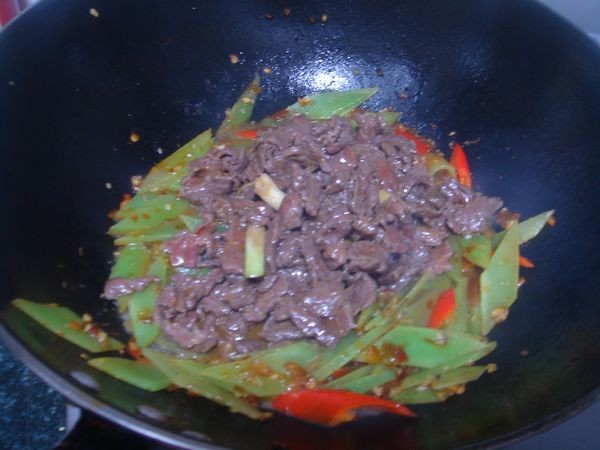 Stir-fried Beef with Pickled Peppers and Lettuce recipe