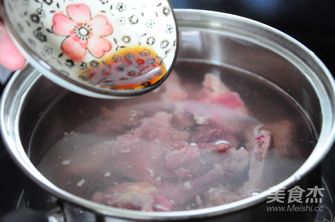 Stir-fried Pigeon with Mushrooms and Dried Bamboo Shoots recipe