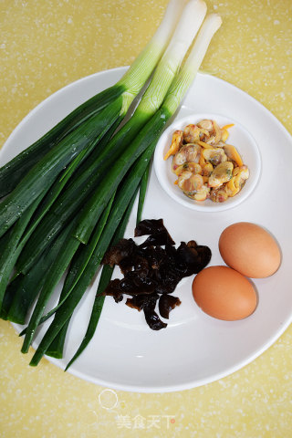 Scrambled Eggs with Spring Onion and Clams recipe