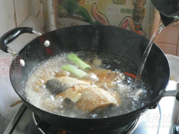 Braised Chagan Lake Fish Tail in Braised Sauce recipe