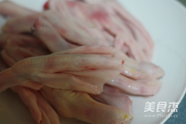Duck Feet with Abalone Sauce and Sea Cucumber recipe