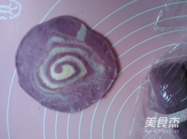 Spiral Purple Sweet Potato Bun recipe