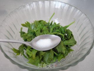 Tofu Mixed with Celery Leaves recipe