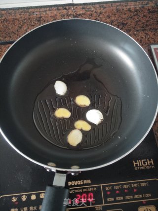 Stir-fried Duck Gizzards with Garlic Stalks recipe