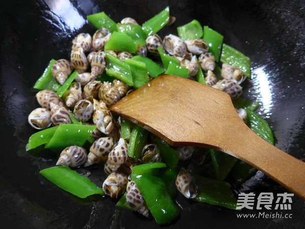 Stir-fried Snails with Hot Pepper recipe