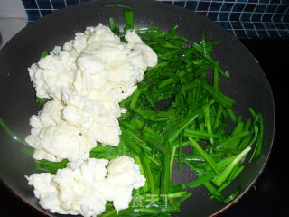 Stir-fried Leek with Emu Egg recipe