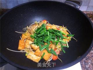 Stir-fried Tofu with Soybean Sprouts recipe