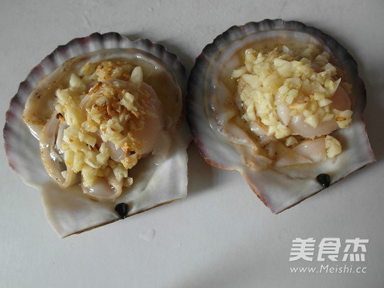 Grilled Fresh Scallops with Garlic recipe
