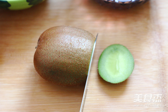 Yogurt Fishing [with Washed Mulberries without Fading, Kiwi Fruit is Dug Out Completely recipe