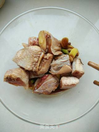 Steamed Chicken Wings with Tricholoma recipe
