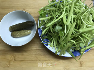 Stir-fried Water Spinach with Pickled Cucumbers recipe