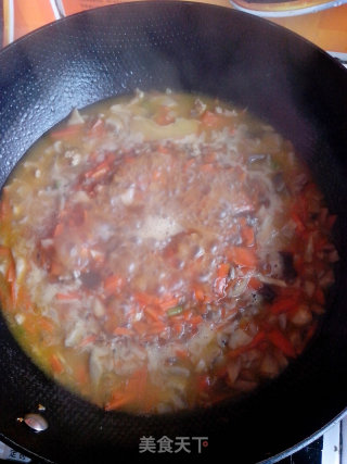 Carrots, Mushrooms, Sea Cucumber and Minced Meat with Rice recipe